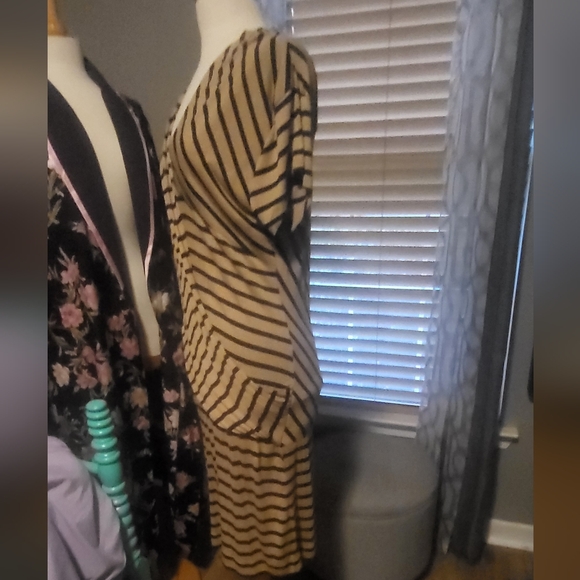 ⚡️Artsy and Chic Graphic Striped Dress - Picture 3 of 5